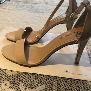 Beautiful size 8 high heels in excellent condition